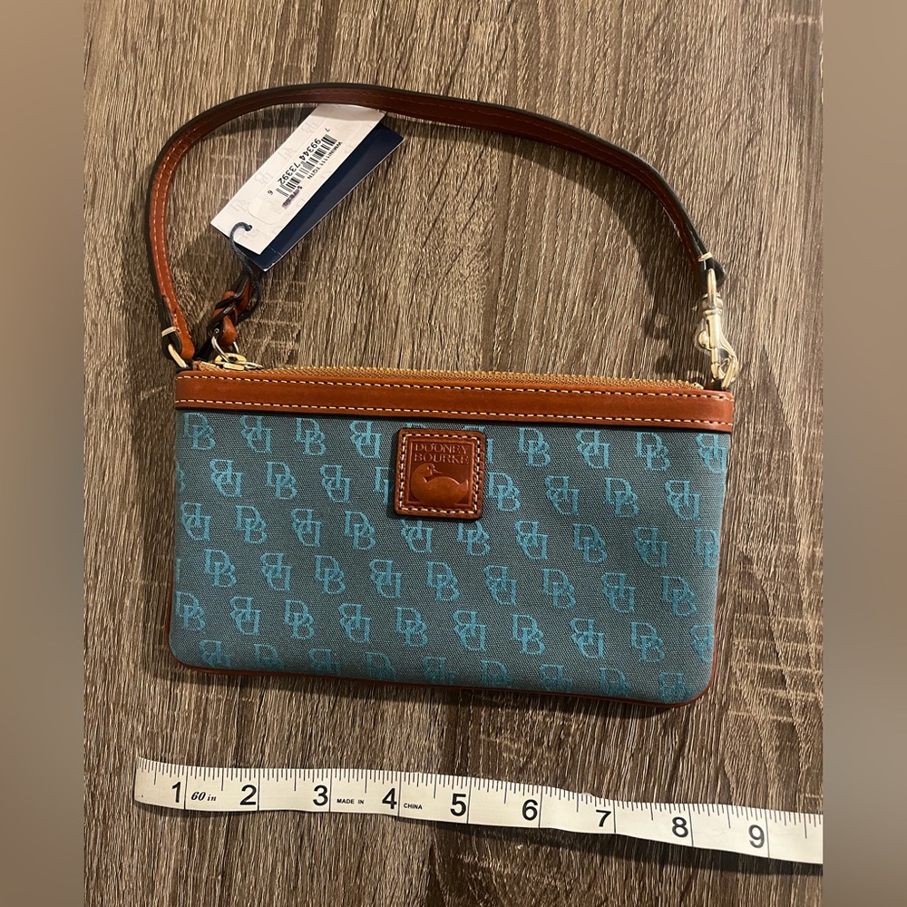 Stunning Dooney & Bourke wristlet